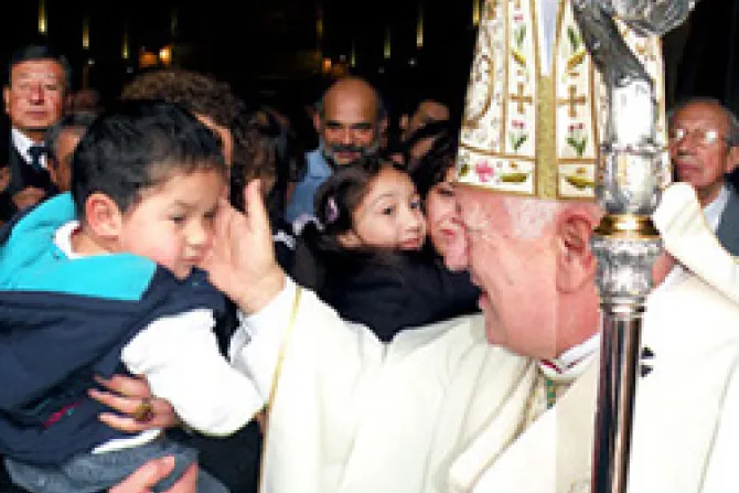 Mons. Ezzati: Cristianos deben dar testimonio de su fe en la vida pública