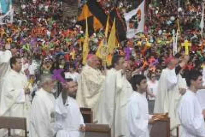 Más de cien mil jóvenes en peregrinación a Santa Teresa de los Andes en Chile