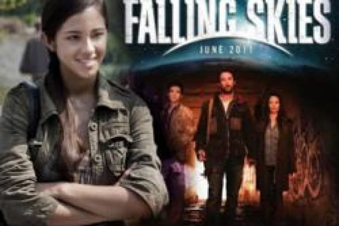 Personaje católico acapara miradas en nueva teleserie de Spielberg sobre aliens