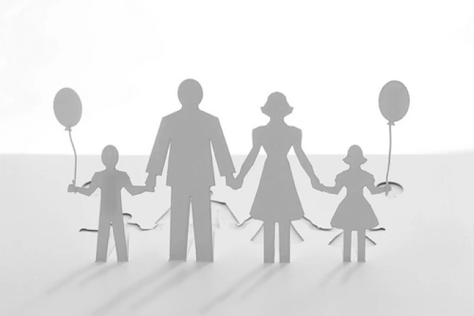 Obispos de Colombia: Ciencia y moral rechazan adopción de niños por parejas gay