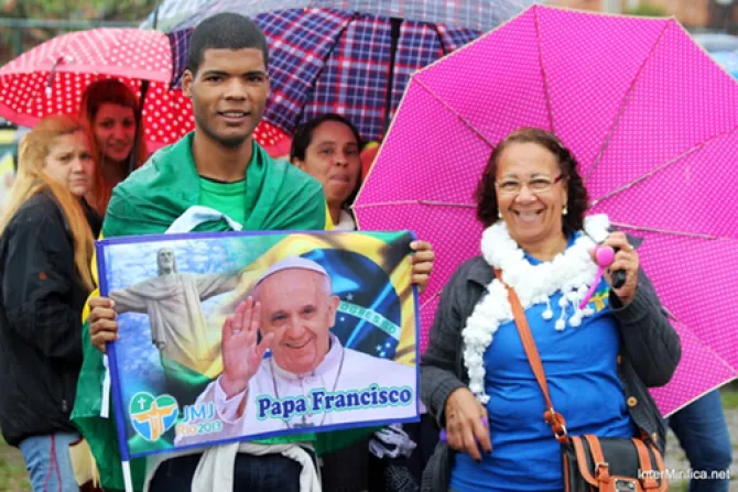Papa Francisco donó 20 mil euros para favela y hospital que visitó en Brasil