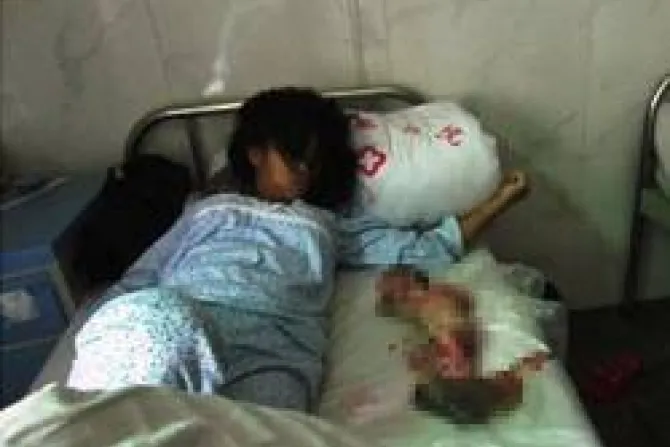 Mujer golpeada y obligada a aborto por policías en China: Perdimos a nuestro bebé