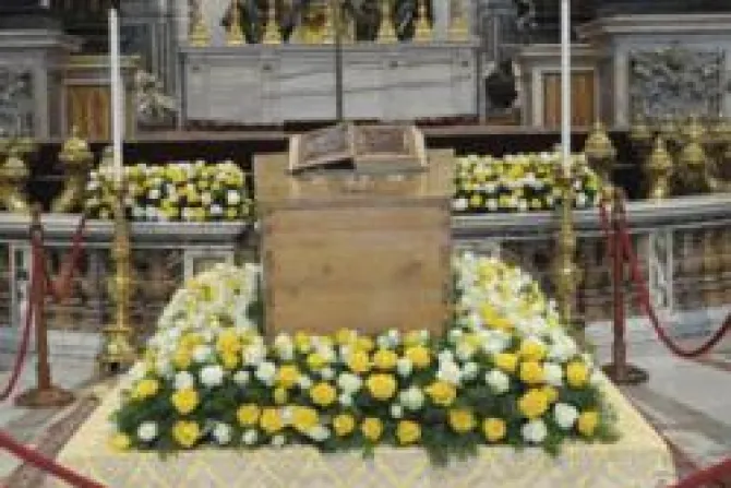 Más de 350 000 han venerado féretro de Beato Juan Pablo II