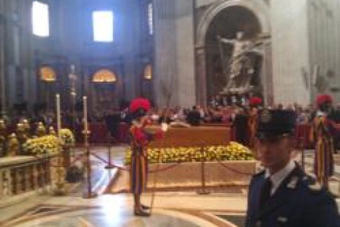 Beato Juan Pablo II recibe miles de pedidos de oración por Internet