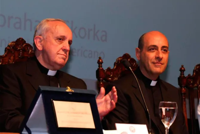 Arzobispo argentino designado por el Papa explica la "revolución" de Francisco