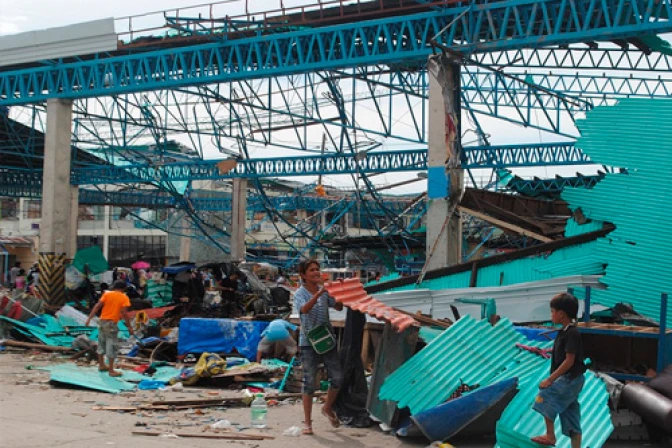 Cáritas Filipinas envía 10 camiones con comida y 50 paquetes con medicinas y ropa a zonas más afectadas