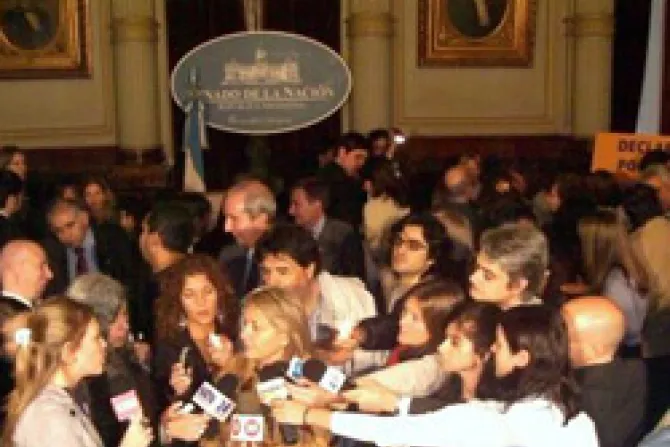 Más de 635 mil argentinos firman rechazando "matrimonio" homosexual