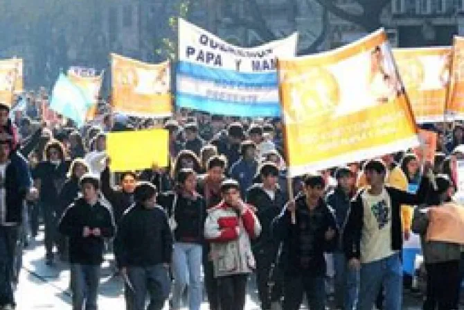 Más de 15 mil personas por la familia y matrimonio en Argentina