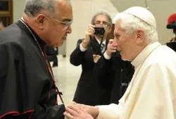 Mons. Orani Joao Tempesta saluda al Papa Benedicto XVI en la audiencia general?w=200&h=150