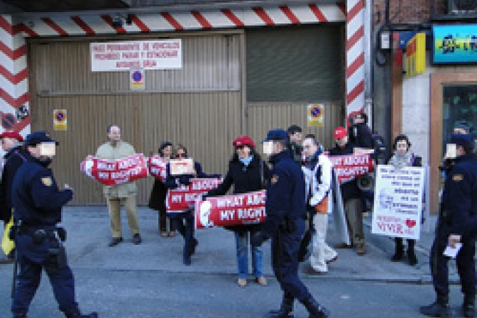 Pro-vidas expulsados por protestar contra el aborto en reunión europea de DDHH