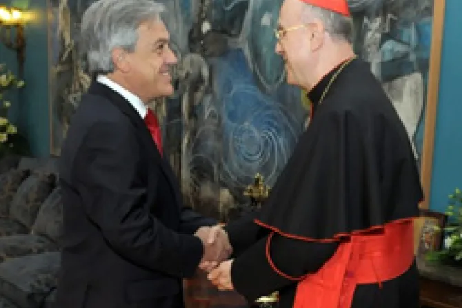 Piñera invita oficialmente a Benedicto XVI a visitar Chile