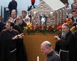 La procesión de los restos mortales del Santo Padre Pío hacia su nueva morada?w=200&h=150
