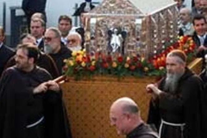 Trasladan cuerpo del Padre Pío a santuario bendecido por el Papa Benedicto XVI