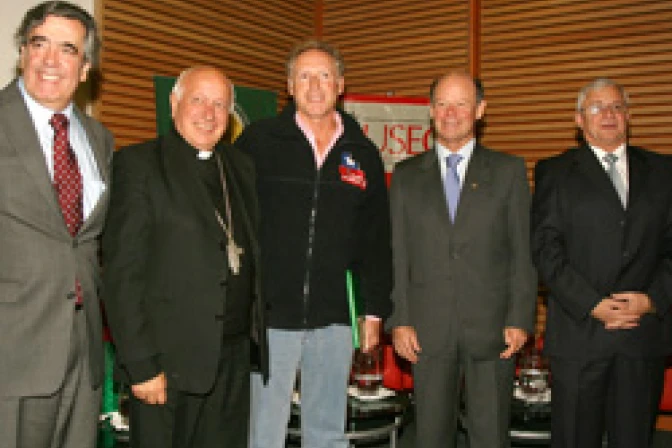 Reconstruir patria significa reconstruir tejido social, afirma Obispo chileno