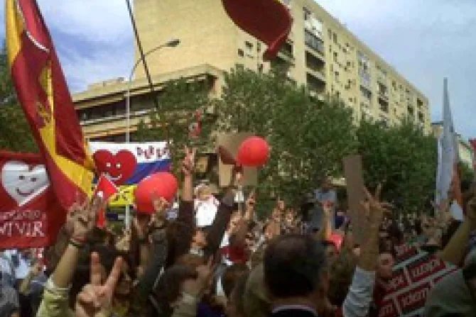 Más de 10 mil en Sevilla protestan ante lujoso congreso sobre aborto