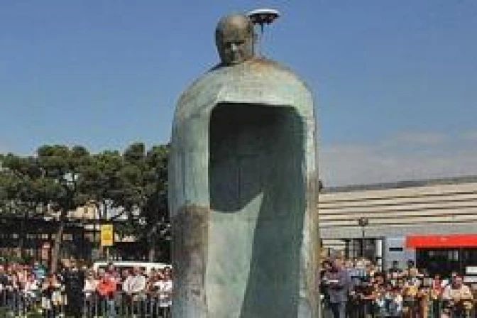 Alcalde de Roma: Podríamos retirar polémica "imagen de Juan Pablo II" si siguen críticas