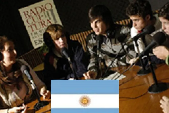 Hijos adoptivos rechazan que homosexuales puedan adoptar en Argentina