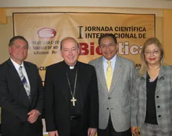 Dr. Alejandro Serani / Cardenal Juan Luis Cipriani / Dr. Hugo Calienes / Dra. Patricia Campos (foto USAT)?w=200&h=150