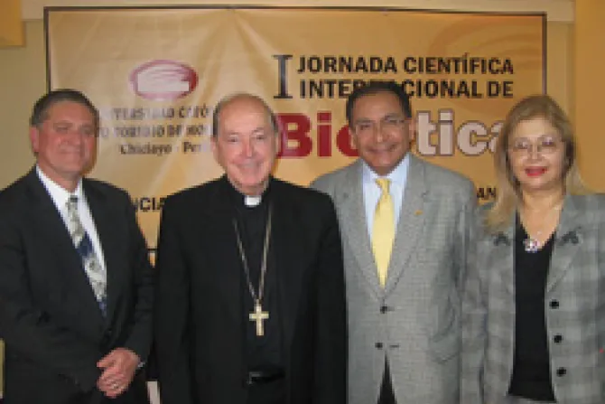 Bioética se apoya en respeto absoluto a dignidad de la persona, dice Cardenal Cipriani