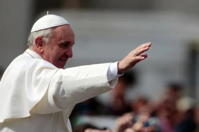 Tener de confesor al Papa Francisco “es experimentar el abrazo de Dios”