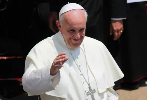 El Papa: Misión de la Iglesia no es hacer proselitismo sino compartir la llama de la fe
