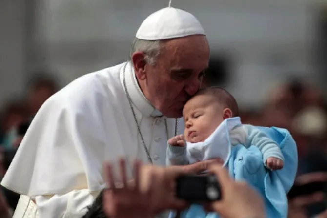 Mostremos la alegría de ser hijos de Dios, exhorta el Papa