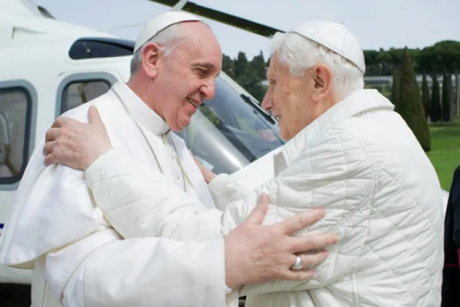 Papa Francisco llama a Benedicto XVI para desearle Feliz Navidad