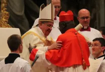 Papa Francisco y el Cardenal Philippe Nakellentuba Ouédraogo. Foto: ACI Prensa