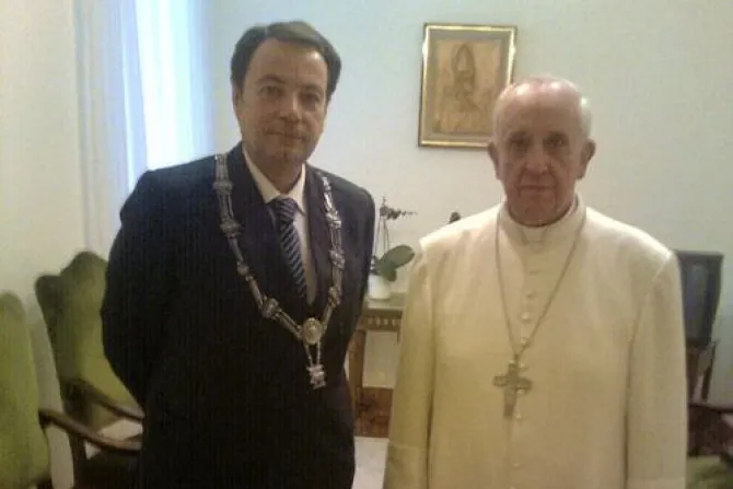 El Papa se reunió con presidente de asociación internacional de médicos católicos