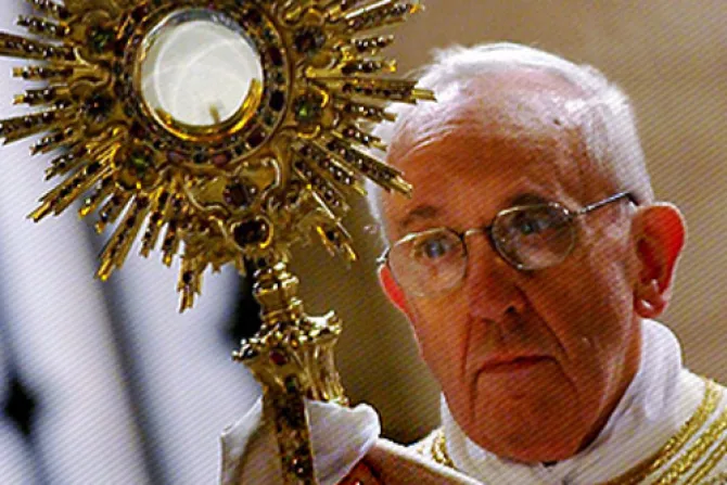 El Papa presidió Adoración Eucarística en simultáneo con todo el mundo