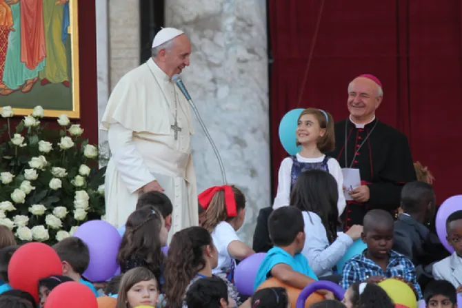 El Papa a las familias: Quédense siempre unidos a Jesús y llévenlo con su testimonio