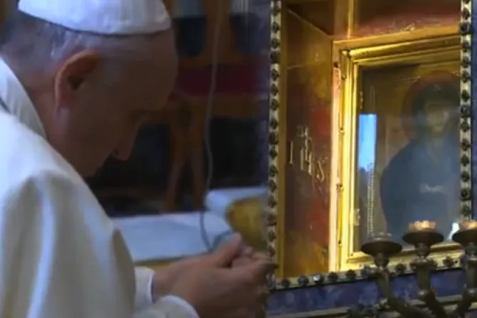 El Papa reza en Santa María la Mayor por su viaje a JMJ Río 2013