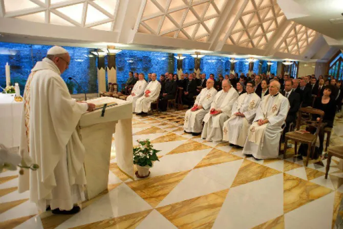 La calumnia busca destruir la obra de Dios y nace del odio, advierte el Papa Francisco