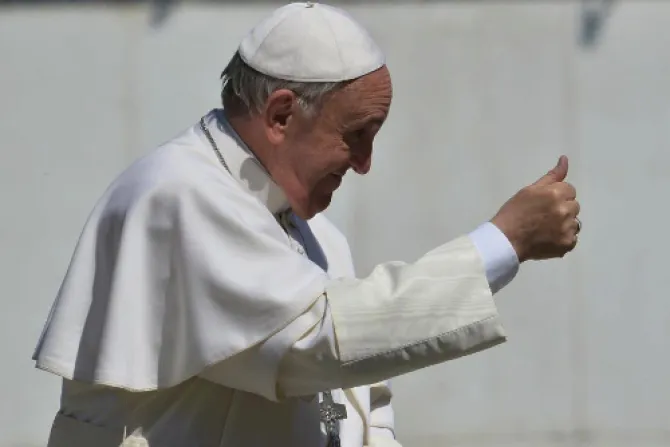 Primer saludo en español del Papa incluye a su equipo de fútbol San Lorenzo