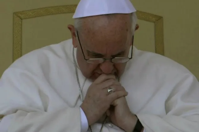 Francisco reza a Dios por víctimas de terremoto en Irán y Pakistán
