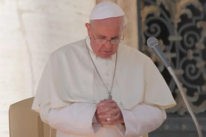 Papa Francisco expresa su preocupación por sacrilegio en Catedral argentina