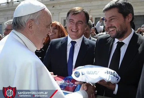 Papa Francisco junto a directivos de San Lorenzo. Foto: Facebook Club San Lorenzo?w=200&h=150