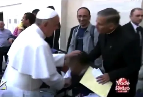 Poseso por el que el Papa rezó en San Pedro cuenta su historia: 10 exorcistas y años de sufrimiento
