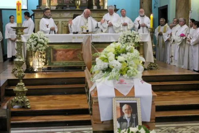 El Padre Larrañaga ha sido una bendición de Dios, dice Mons. Ezzati en Misa de exequias
