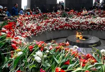 Monumento conmemorativo al genocidio en Tsitsernakaberd, Ereván, República de Armenia (foto AICA)