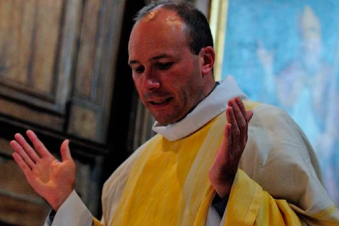 Camerún: Obispos piden rezar por sacerdote francés secuestrado