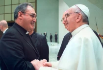 P. Josu00e9 Maru00eda Gil Tamayo y el Papa Francisco. Foto: Conferencia Episcopal Espau00f1ola