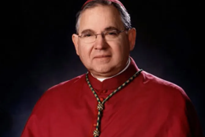 Obispo de origen mexicano asume arquidiócesis más grande de EEUU
