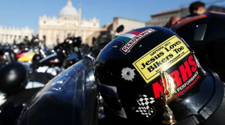 El Papa Francisco bendice a motociclistas de Harley Davidson en Plaza de San Pedro