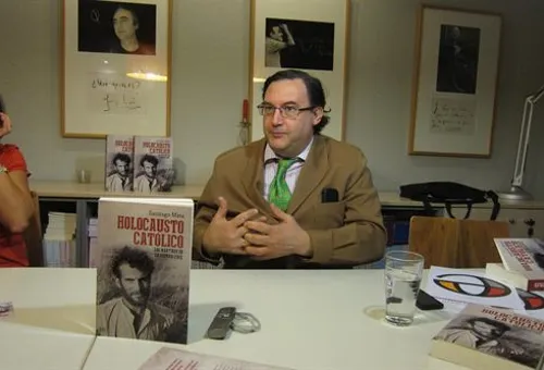 Santiago Mata y su libro "Holocausto Católico". Foto: Europa Press?w=200&h=150