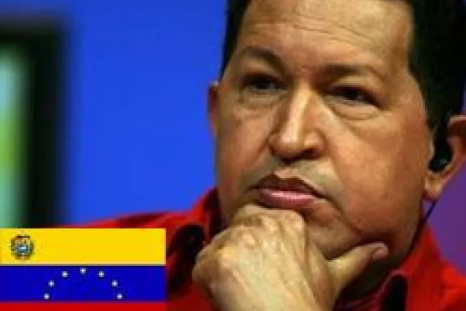 Obispo administra unción de los enfermos a Hugo Chávez