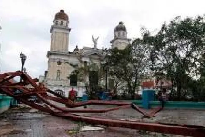 Cuba: Disidentes reúnen fondos para reconstruir iglesia dañada por huracán Sandy