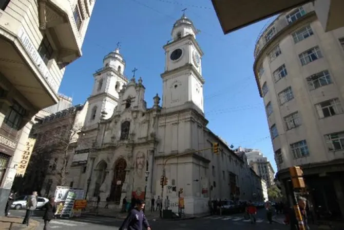 Atacan y profanan iglesia más antigua de Buenos Aires