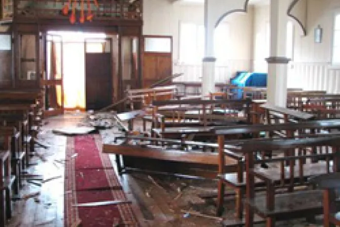 Desconocidos detonan explosivo en iglesia católica en Chile