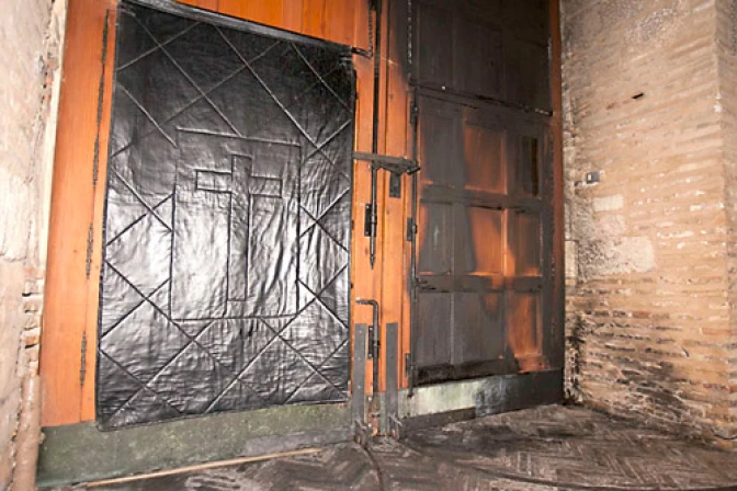 Iglesias católicas en Sevilla atacadas por anarquistas